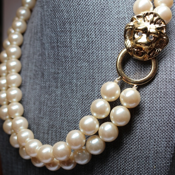 KENNETH JAY LANE LION HEAD PEARL NECKLACE - Picture 3 of 8
